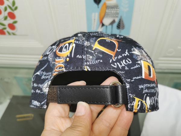 ブランド帽子側面デザイン